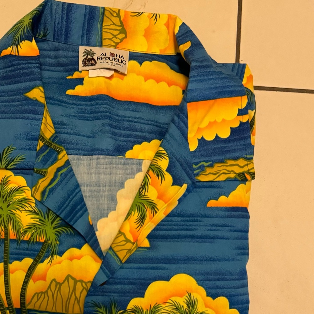 Aloha Republic Hawaiian Button down Shirt